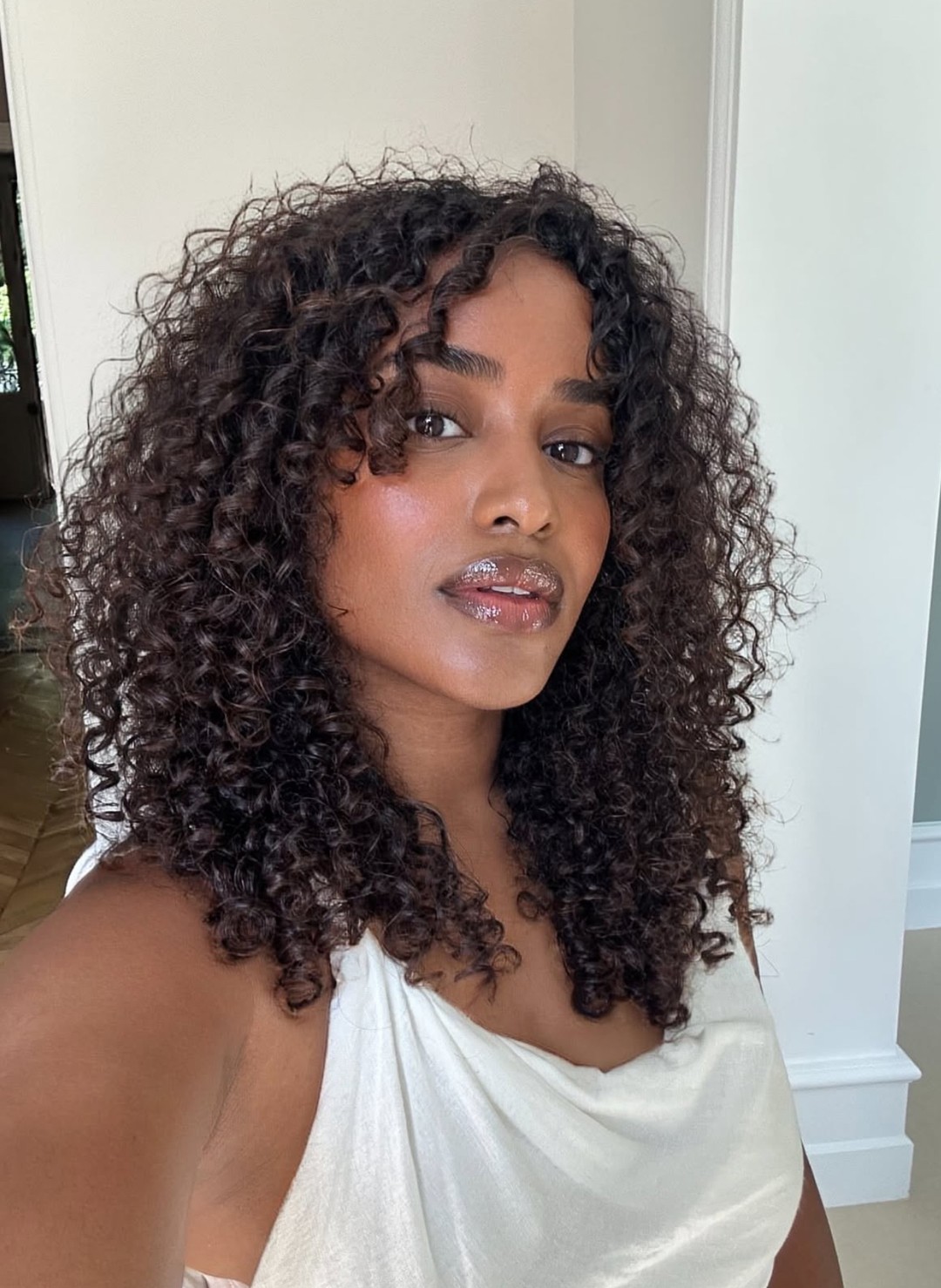 Instagram post by @jennybvby for Monoprix. Caption reads: ⚡ LEVEL UP ⚡

Votre makeup d’été reste au....