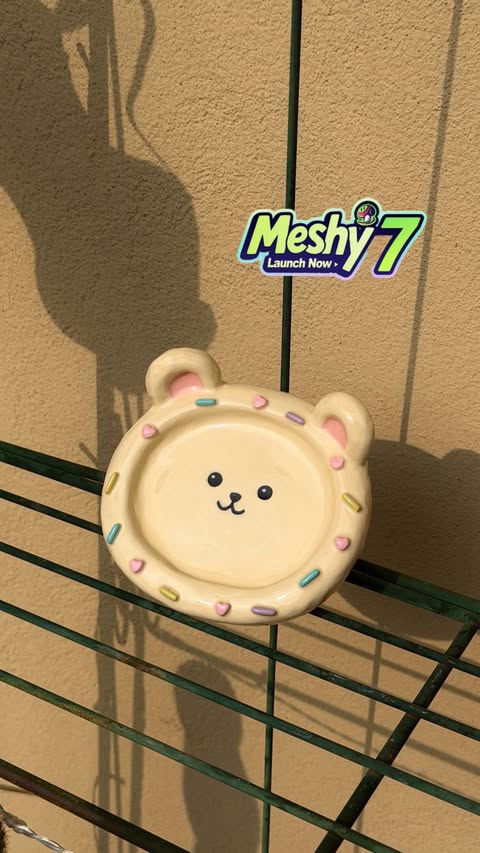 Instagram post by @chambremauve for Meshy. Caption reads: [...] new bear-cupcake friend! 🐻🧁 Thanks to....