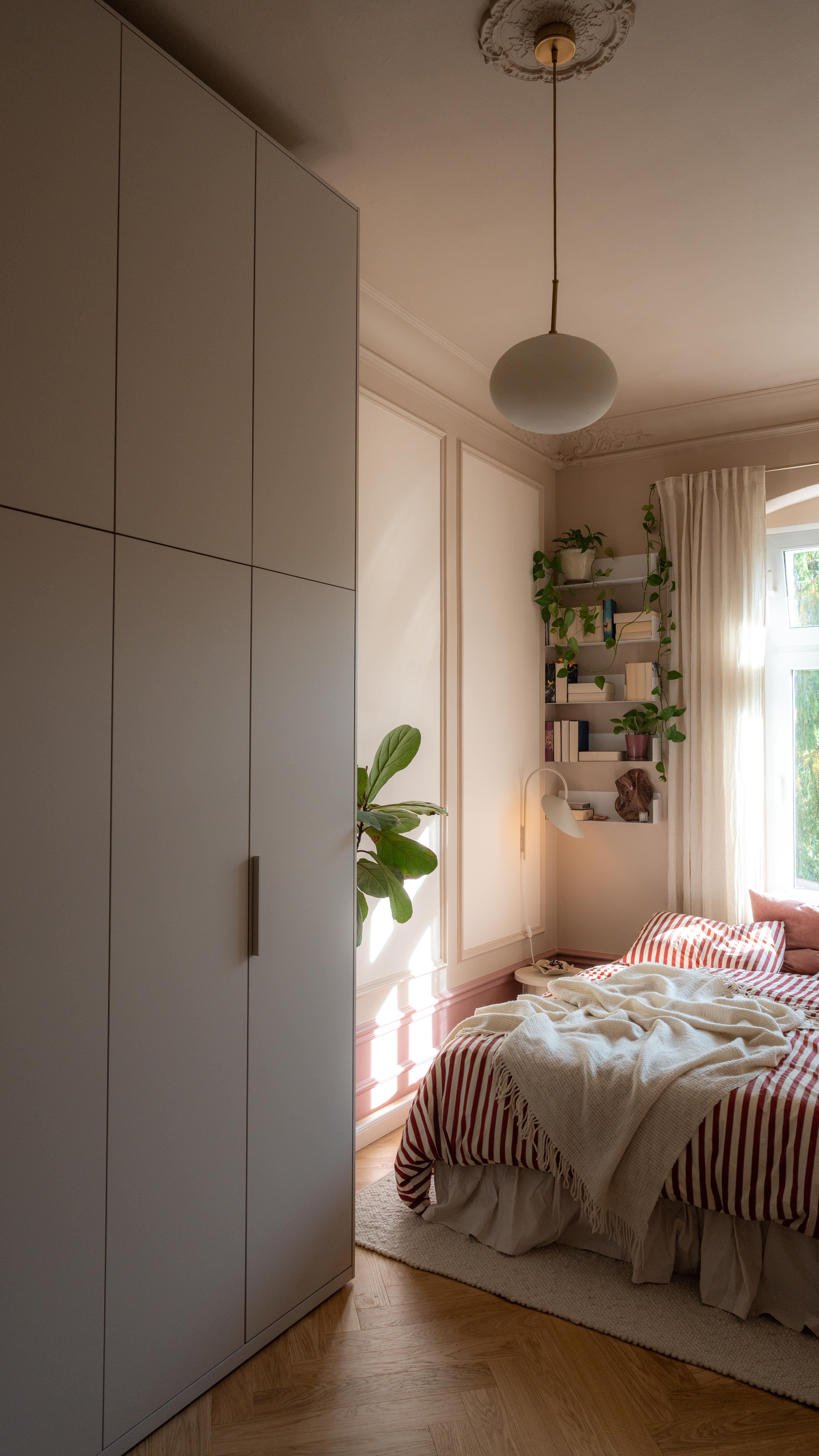 Instagram post by @caropeony for Tylko. Caption reads: When your bedroom is tiny, every centimeter....