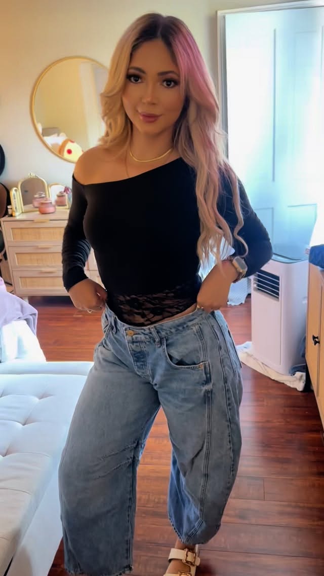 Instagram post by @ohheyitsevee for Reoria. Caption reads: @reoria_official 🖤.