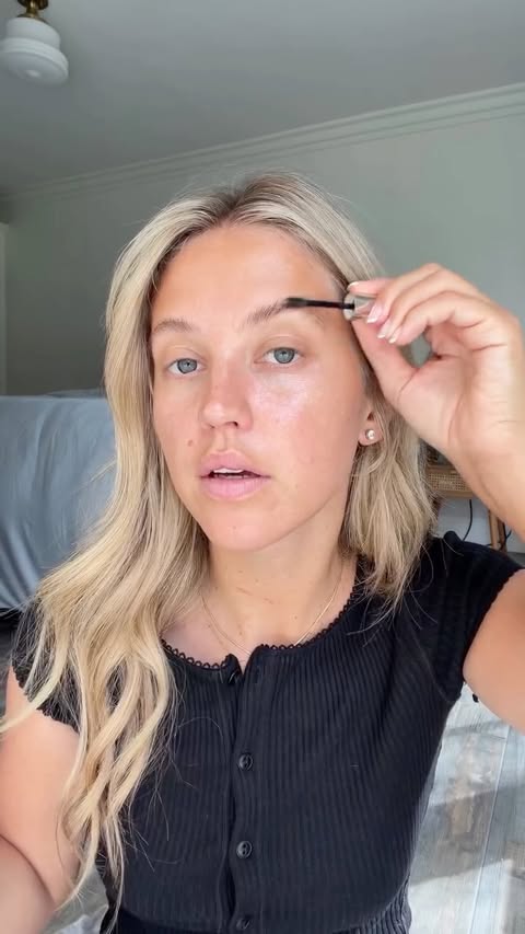 Instagram post by @kbelllbeauty for EADEM. Caption reads: [...] 😅 so a consistent routine help 🙏💙....