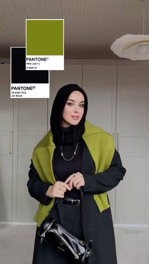 Instagram post by @edacomart for SUUD COLLECTION. Caption reads: [...] siyah ceket @qooqstore 
Yeşil kazak....