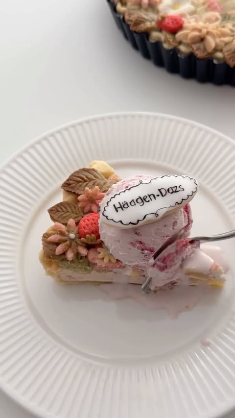 Instagram post by @sibatable for Häagen-Dazs Ice Cream. Caption reads: Good things take time, great things get Strawberry....