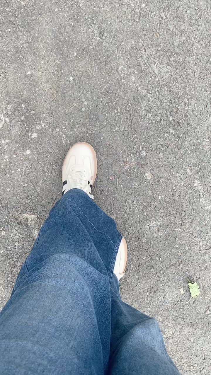TikTok post by @yayuatrisany for Bostanten. Caption reads: Sepatu @Bostanten 🥰🥰🥰🥰 #sepatuwanita....