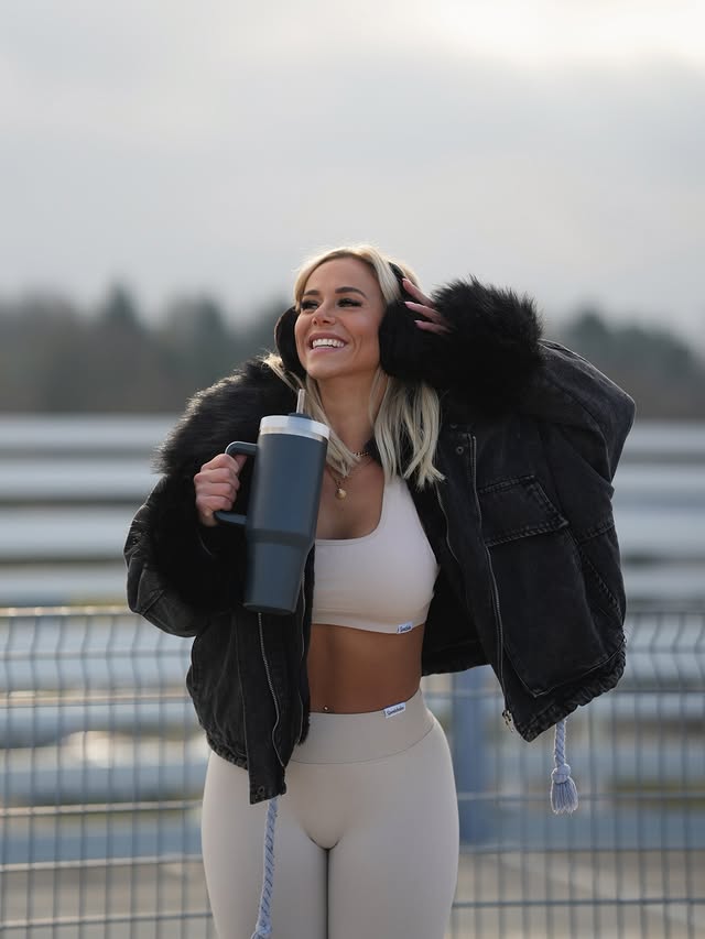 Instagram post by @tinabambiiina for Sportsbabe. Caption reads: [...] @sportsbabe_official [Anzeige] | Code:....