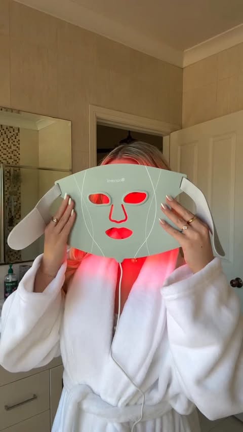 Instagram post by @dani.parker for Nanoleaf. Caption reads: [...] 🧖‍♀️🫧 use code PARKER10 for $ off....
