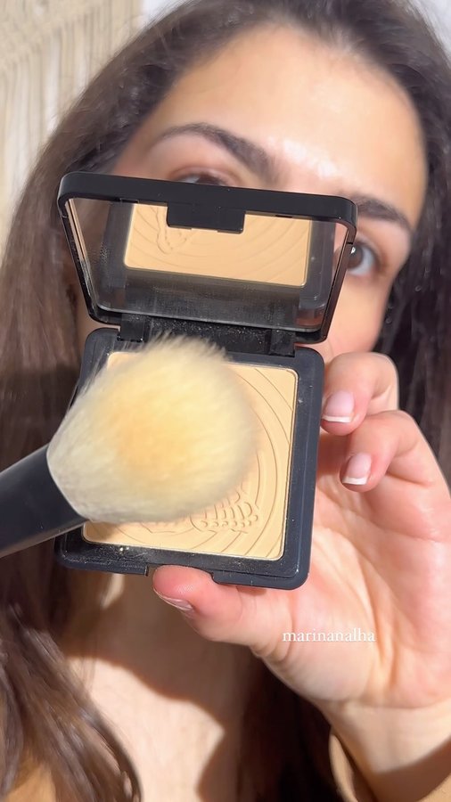 Instagram post by an influencer for Whats Up Beauty. Caption reads: @whatsupbeauty launched new powders and [...].
