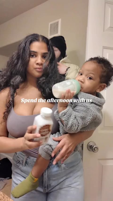 Instagram post by @sh33natay for Oats Overnight. Caption reads: Picked up some  @oatsovernight at @walmart before....