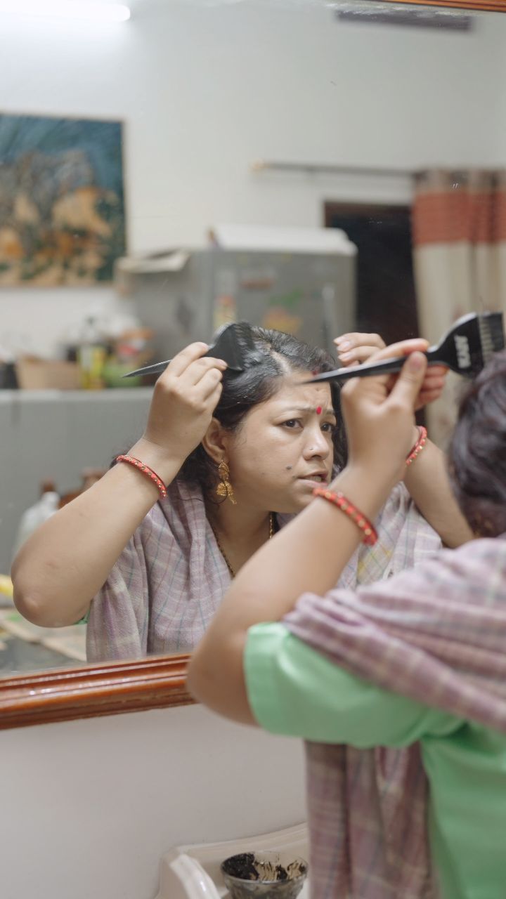 Instagram post by @shira_shijo for Indus Valley Organic Beauty. Caption reads: Mummy ya Didi? 😍

Jab baal ho naturally kaale aur....