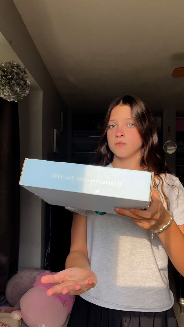 Instagram post by @glow_bae29 for MOIRA BEAUTY. Caption reads: THANK YOU @lifewith_ellie13 @moiracosmetics....