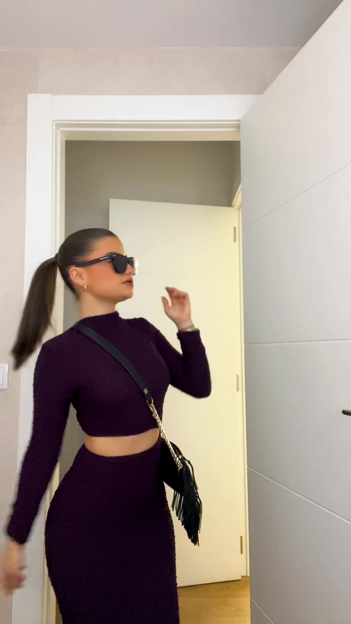 TikTok post by @maraserraano for HAWKERS CO.. Caption reads: ✌🏼 Modelo: ONE VENM BLACK Teneis un codigo del....