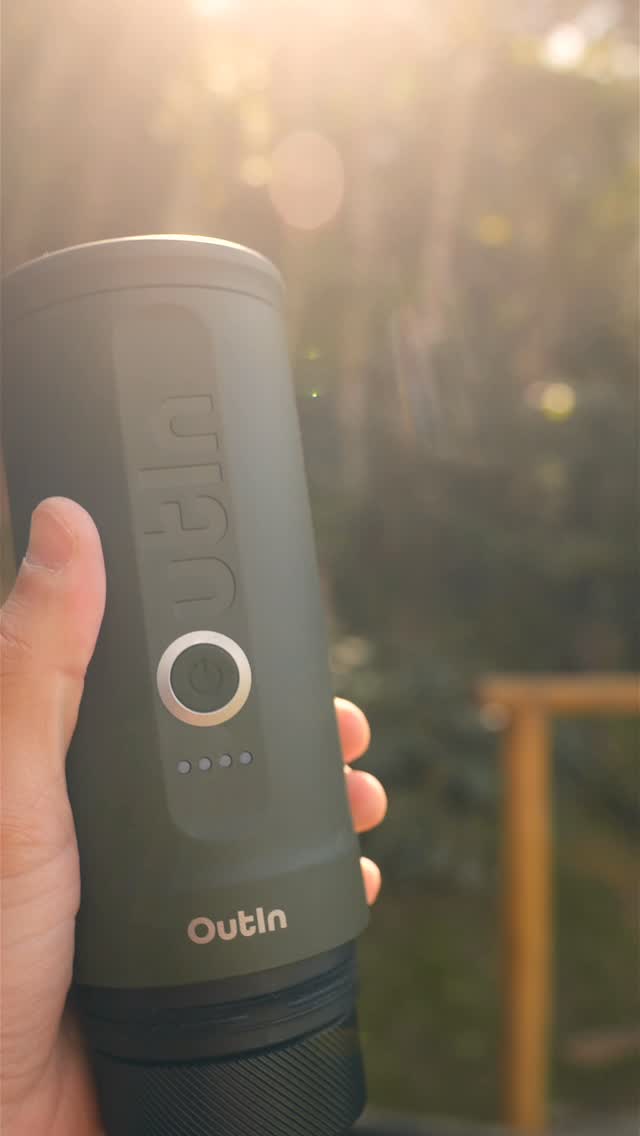 Instagram post by @naosoubarista for Outin. Caption reads: Eu tenho prazer em preparar café fora de casa.....