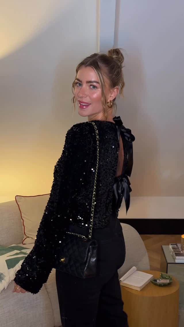 Instagram post by @lara_theresa for New Yorker. Caption reads: @newyorkeronline winter haul ❄️ [...].