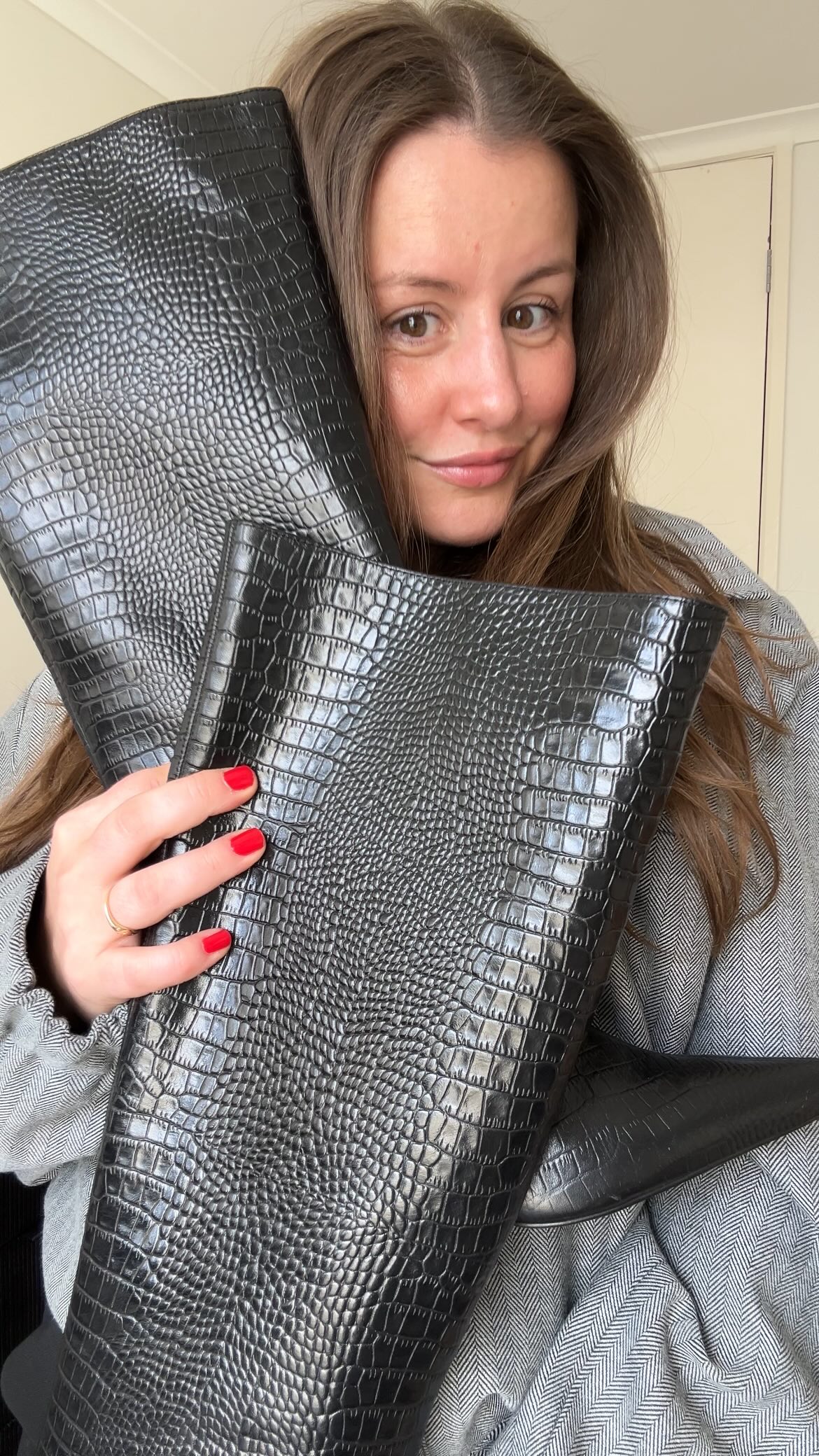 Instagram post by @australian.fashion.sales for Commonry. Caption reads: [...] that fits (my 44cm calves) 
#gifted....