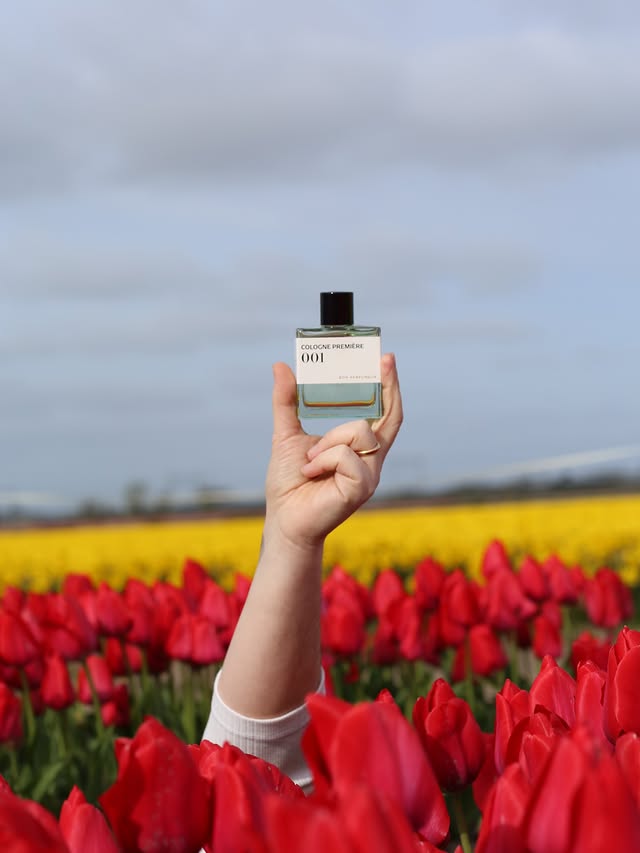 Instagram post by @dario_vallone_ for Bon Parfumeur. Caption reads: [...] 📸 📍@tulipbarnholland *suppliedby....