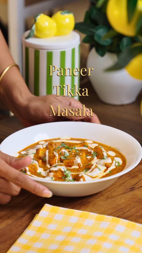 Instagram post by @calcuttakitchen.in for Everest Spices. Caption reads: #ad I finally made this rich, creamy and flavour....