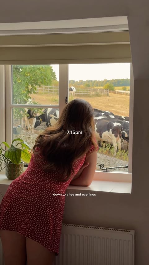 Instagram post by @charliecchloe for Häagen-Dazs Ice Cream. Caption reads: ad One of my favourite things about living in the....