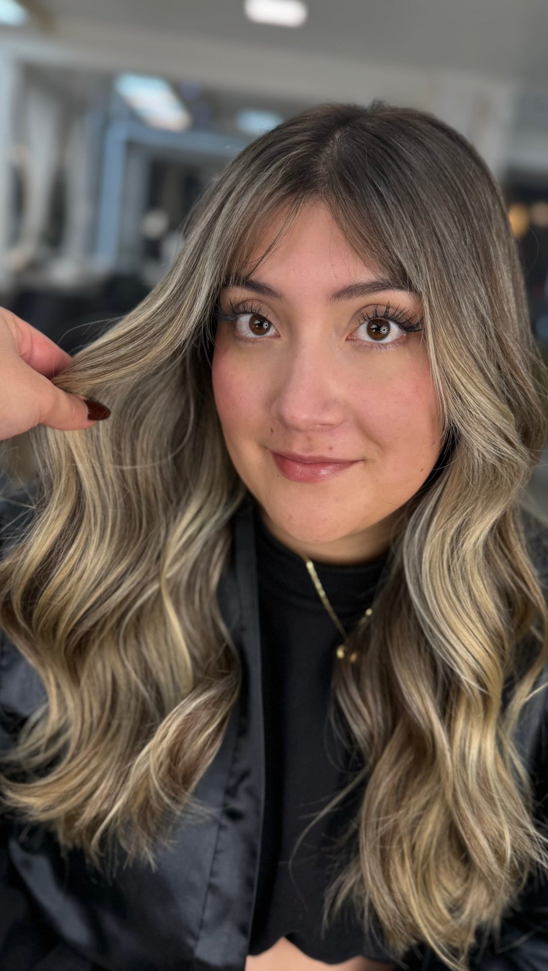 Instagram post by @maryflores_estilista for Wella Professionals. Caption reads: Cabello lleno de personalidad para ella,....