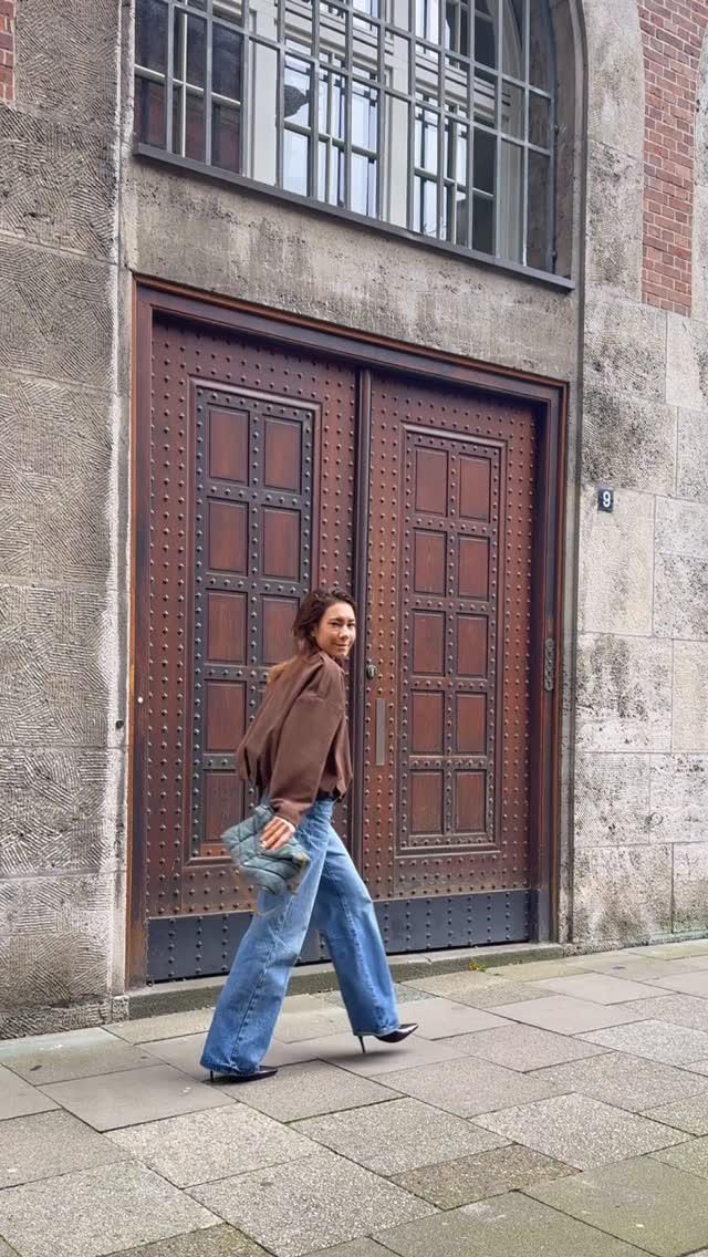 Instagram post by @angela__lanz for Cheribundi. Caption reads: Emptying my bag like… wallet, keys, phone,....