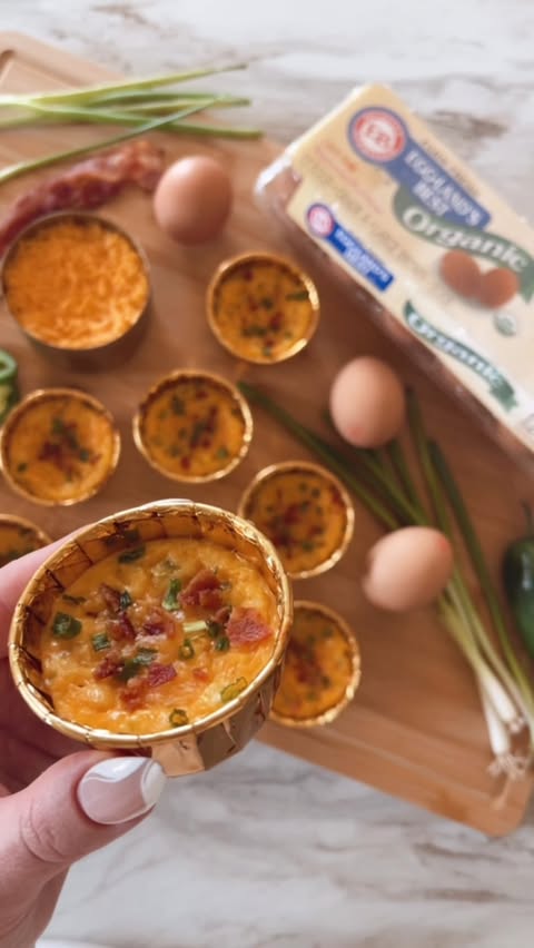 Instagram post by @conteketo for Eggland's Best. Caption reads: [...] menu this week! Pick up my favorite....