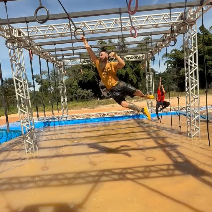 Instagram post by @thiagobarbabruta for POWERADE. Caption reads: É claro que eu ia brincar um pouco no meu....