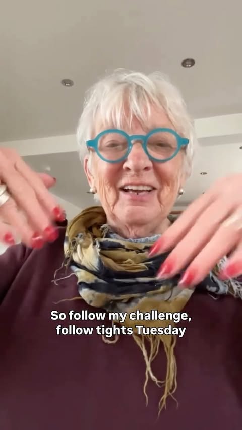 Instagram post by @vivthecarer for Snag. Caption reads: [...] I decide to start my outfit. #fashion #snag....