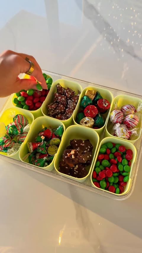 Instagram post by @askinem for Hersheyland. Caption reads: Comment “SHOP” for the link to this snack tray!....