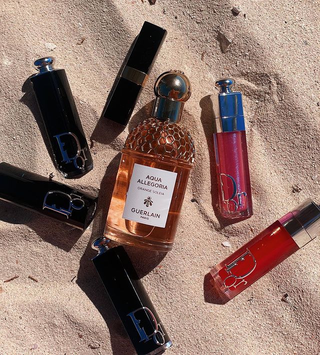 Instagram post by @nadiablaxk for eCosmetics. Caption reads: Holiday essentials 💕💕
Thanks to....