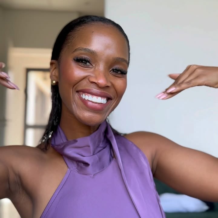 Instagram post by @fitglor for ALMAY. Caption reads: Munuuuuuu! Try out this @almay thickening, tint....