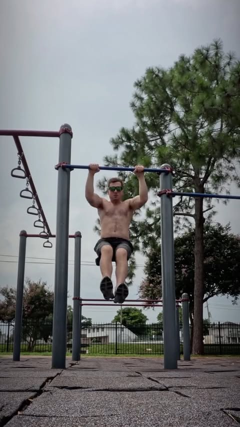 Instagram post by @letsrunnola for Rho Nutrition. Caption reads: [...] park this morning! Powering up with....