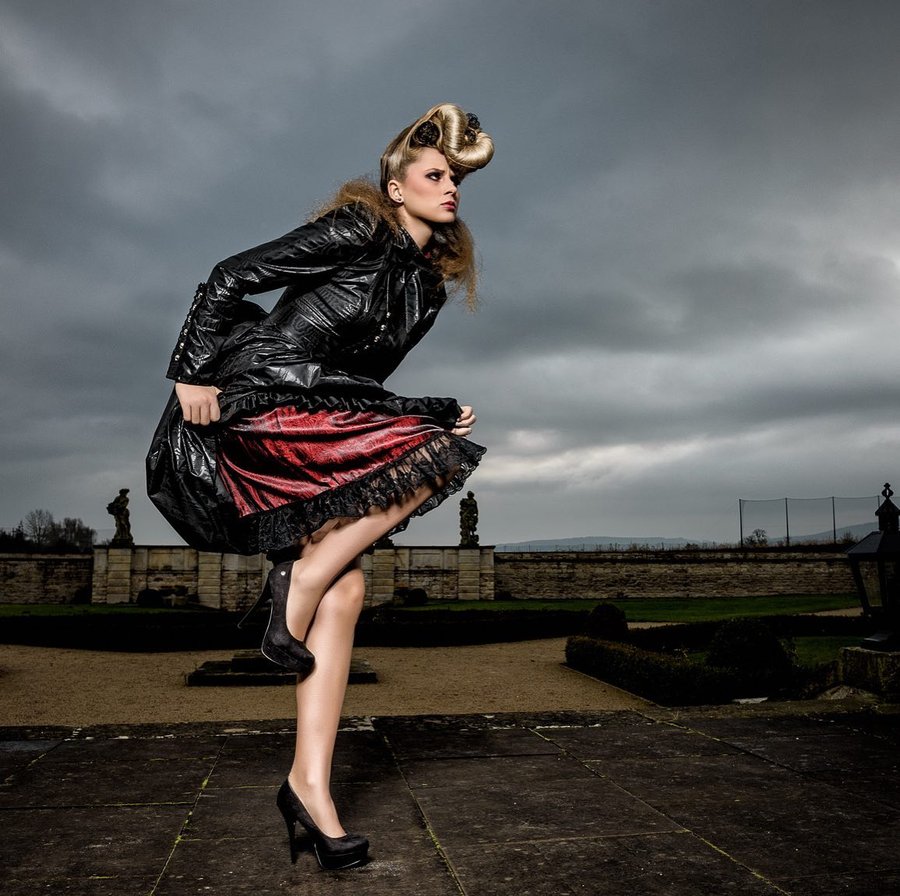 Instagram post by @dieterhirt for Elinchrom. Caption reads: [...] #Tecco #love  #portrait #amazing #Elinchrom....