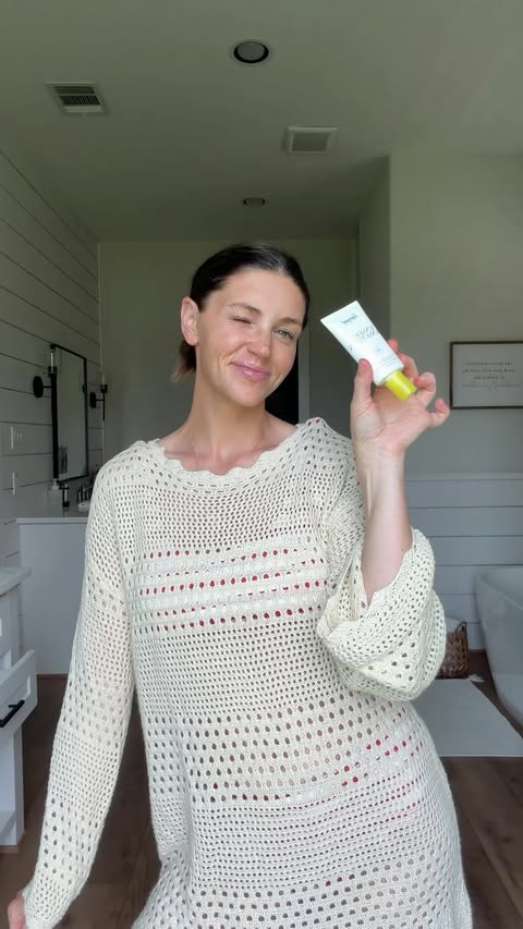Instagram post by @chelswaterwall for Amazon Beauty. Caption reads: [...] #momsofinstagram #amazon @amazon....