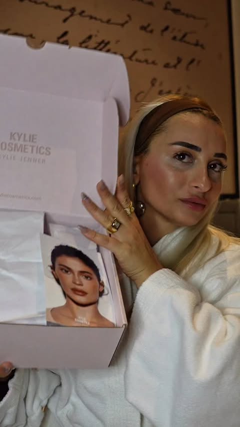 Instagram post by @salliqueenm for Kylie Cosmetics. Caption reads: Dreamy collaboration 🤍🤍💄💋
@kyliecosmetics....