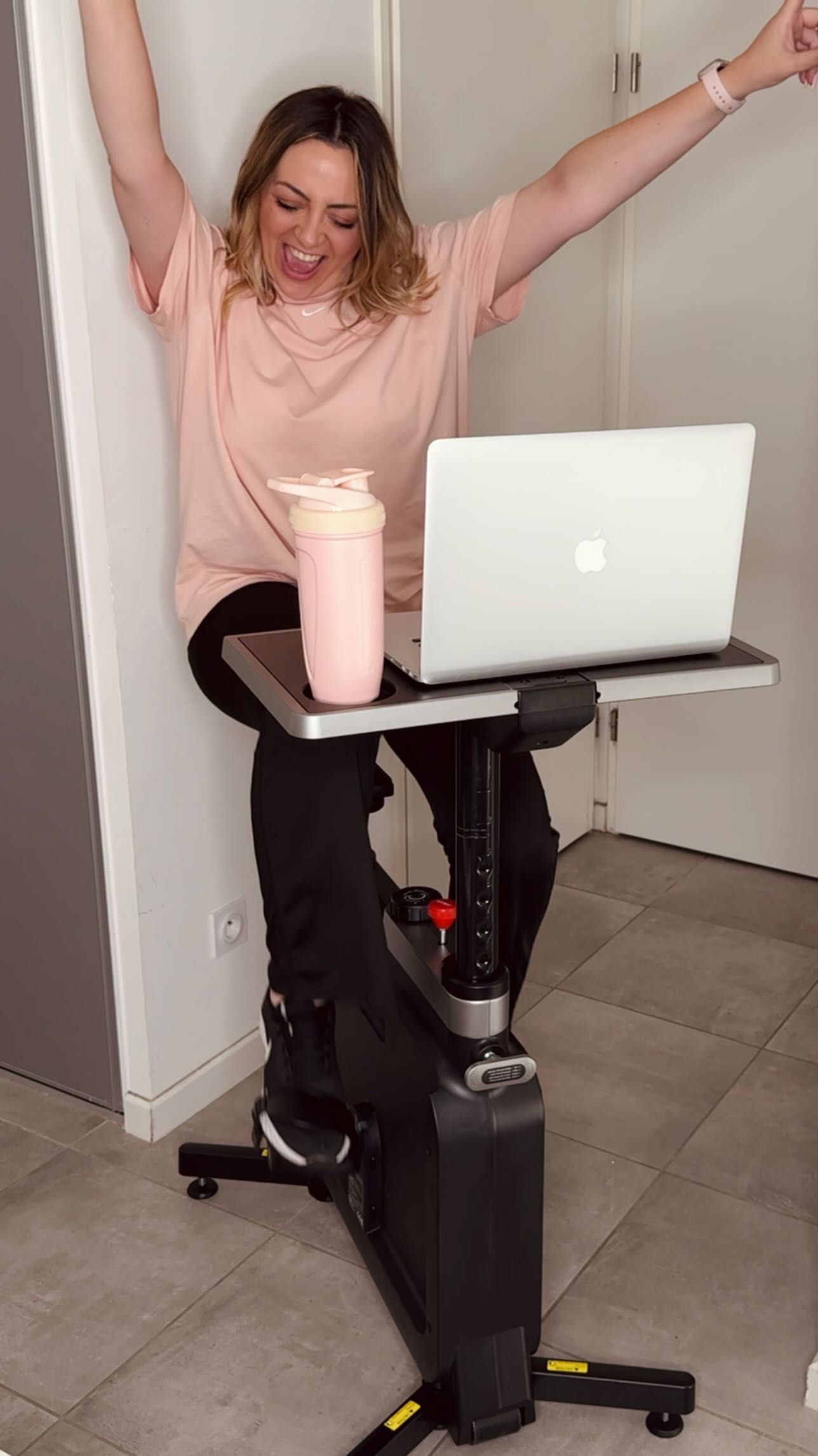 Instagram post by @kweency_ for WalkingPad. Caption reads: Ton nouvel allié pour bouger ton corps à la maison....