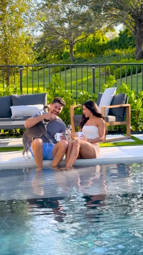 Instagram post by @twotrends for Citi. Caption reads: [...] was having a relationship with our local....