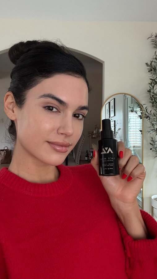 Instagram post by @np.miranda for AV Laboratories. Caption reads: [...] use code NPMIRANDA 🫶🏼 

 #AVL....