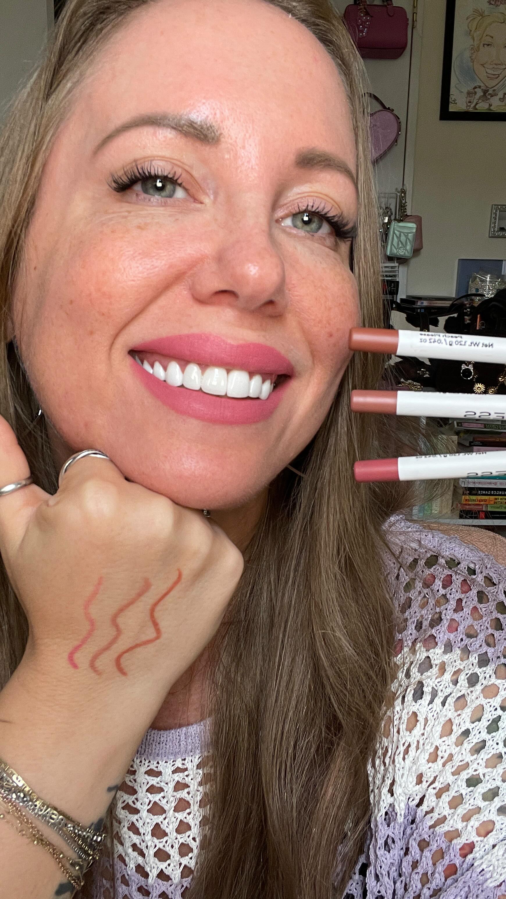 Instagram post by @samanthadreilly for Formless Beauty. Caption reads: Sculpt, define & perfect 💋 @formlessbeautybyjenny....