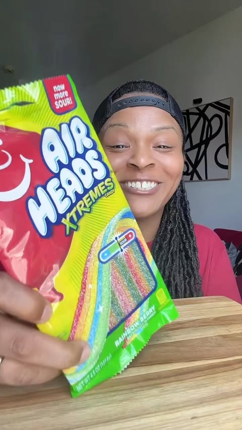 Instagram post by @munchwithdes for 7-ELEVEN. Caption reads: [...] experience for yourself! @airheadscandy....