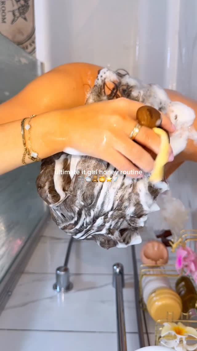 Instagram post by @byemmaleah for Tangle Teezer. Caption reads: ultimate it girl honey routine....