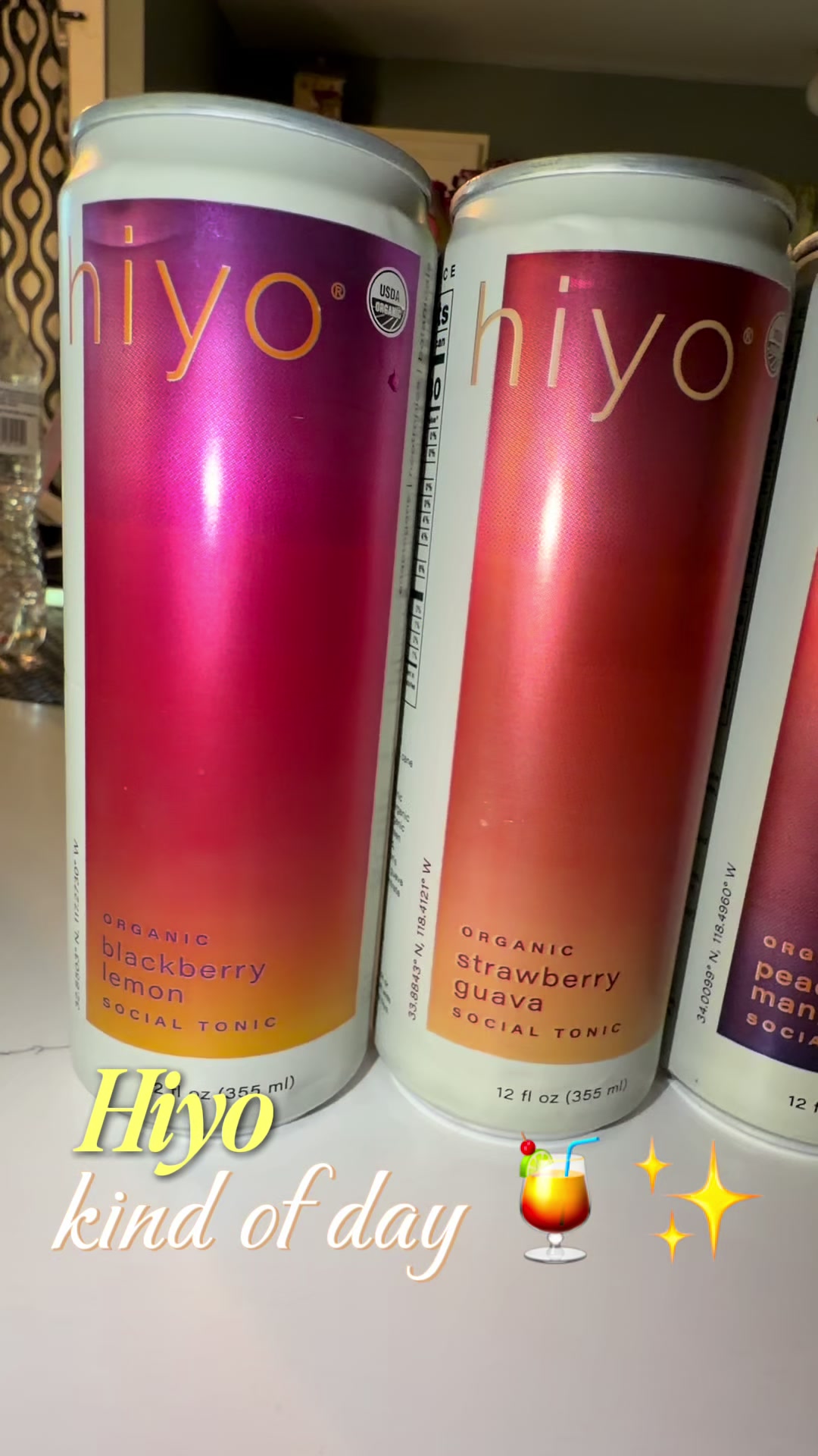 TikTok post by @yascoreas0 for hiyo. Caption reads: Probando Hiyo drinks 🍹🤍 10/10 🫶🏽🌸🫧....