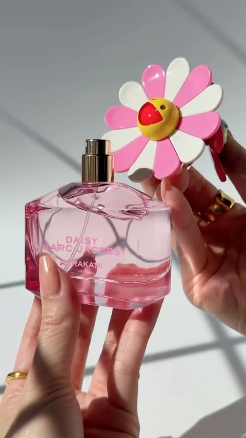 Instagram post by @fromsandyxo for Marc Jacobs Fragrances. Caption reads: This makes me so happy 😃🌸🩷....