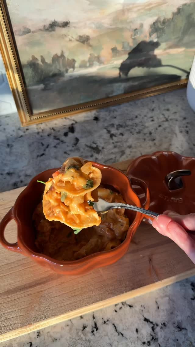 Instagram post by @_luubbaa for Taste Republic. Caption reads: pasta night just got better! 🍝💛 @taste_republic....