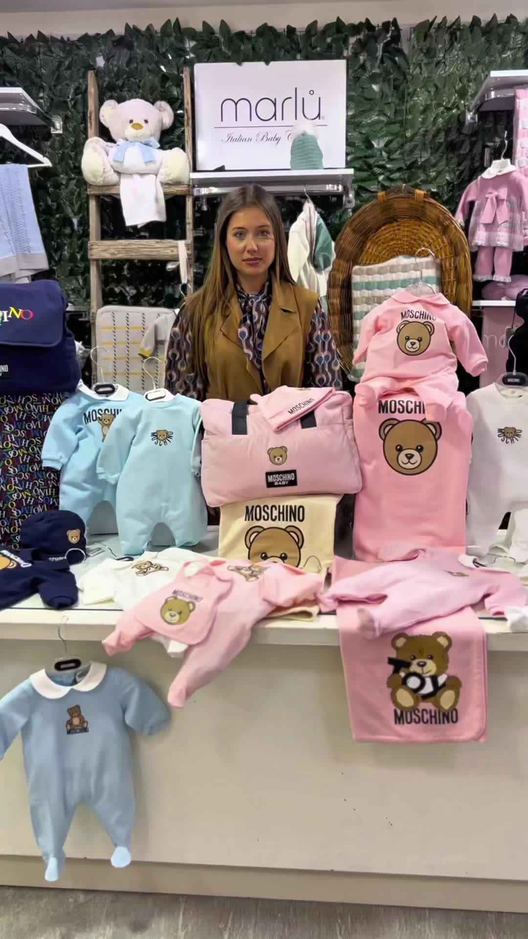 TikTok post by @migotex for Moschino. Caption reads: Ultimi pezzi corredino Moschino ❤️ @Moschino....