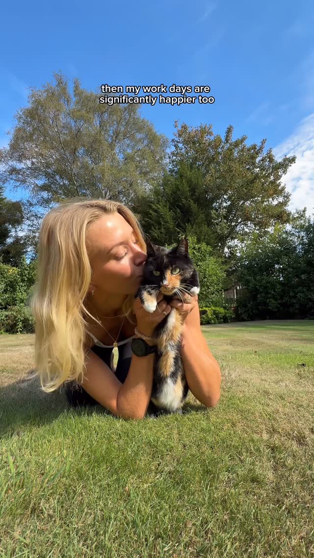 Instagram post by @zannavandijk for Lily’s Kitchen. Caption reads: ad Turns out I’ve hired the most sassy assistant....