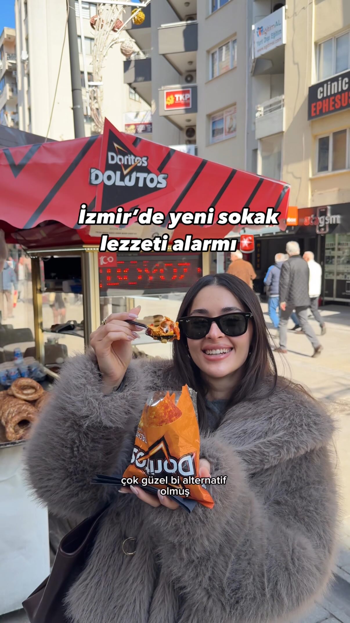 Instagram post by @izmiriyiyorum for Doritos. Caption reads: Yeni sokak lezzeti alarmı: Doritos Dolutos!🎊....