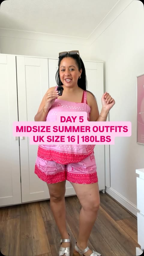 Instagram post by @imsianwestley for Simply Be. Caption reads: [...] summer outfits on a uk size 16 🩷✨....