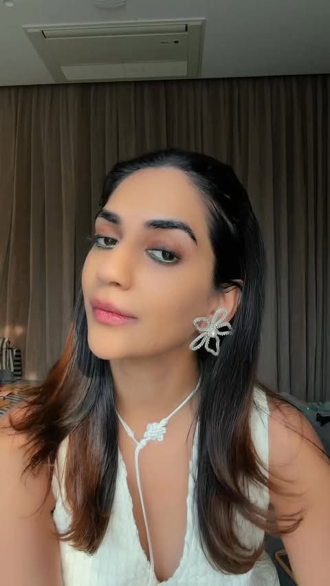 Instagram post by @karmaa.dhingra for Nykaa. Caption reads: The green chrome liner trick that’s been....