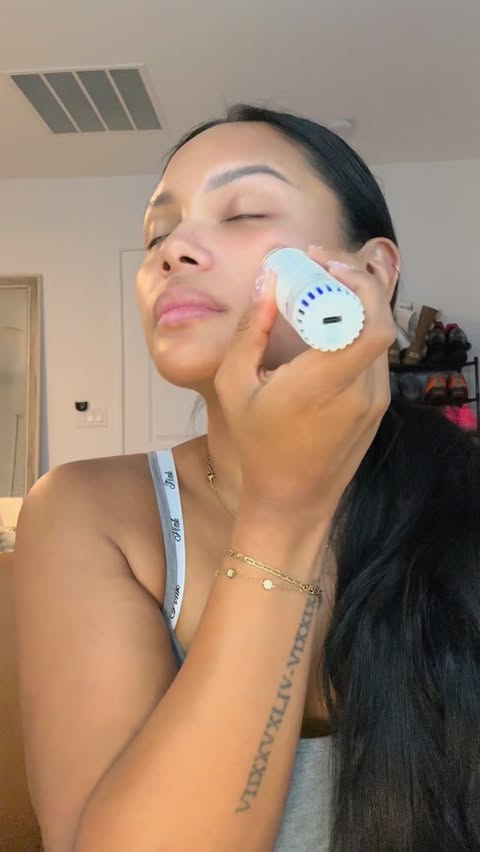 Instagram post by @sarahfbabeee for Therabody. Caption reads: [...] has been helping me sooo much! 😭🙌🏽....