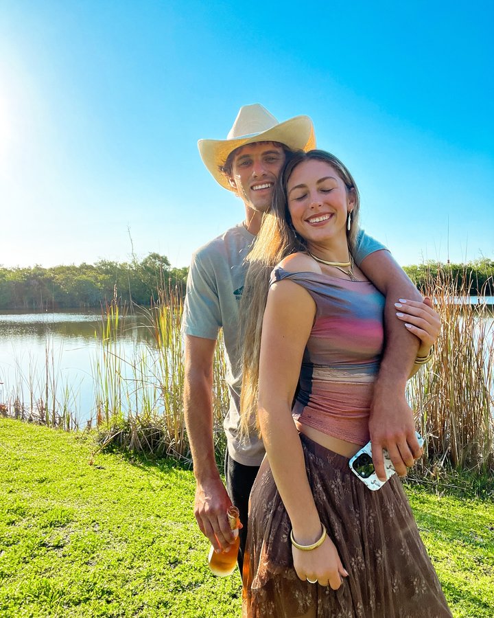 Instagram post by @parisbamberg for Getcasely. Caption reads: [...] code: PARISBAMBERG30 xx🌾🌟#GetCasely....