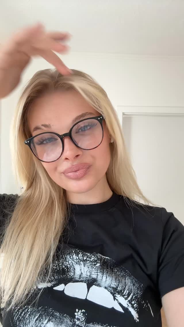 Instagram post by @av4.marie for Mystic Store. Caption reads: Shirt from @mysticstore.co ⭐️

.
.
.
@bennoamor....